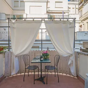 Trevi Domus Avignonesi Rzym